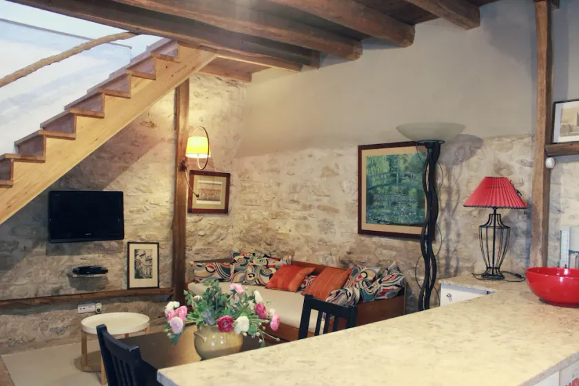 Typical Portuguese house between sea and mountains, ideal for hikers and surfers - Image 1