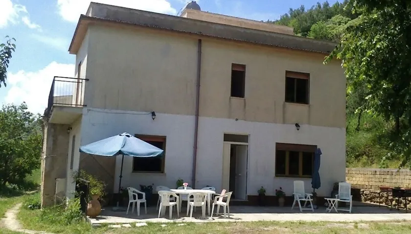 Grande casa di campagna e piccola vasca piscina - Image 1