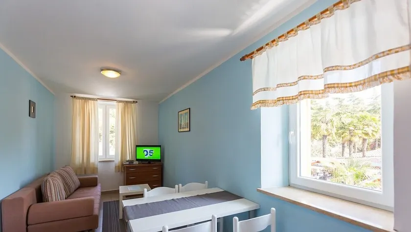 Fully equipped apartment in a top location in Porec, 50 meters from the beach, pets are welcome - Image 1