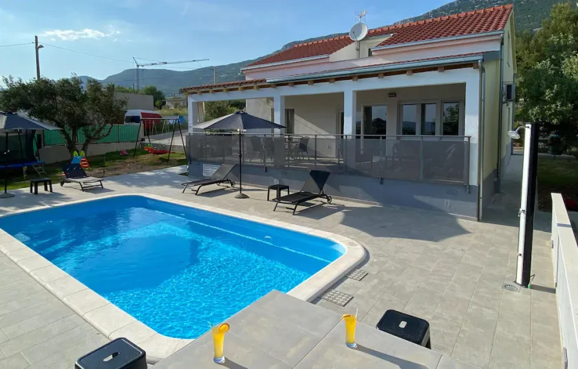 Three-Bedroom Holiday Home In Kastel Stari - Image 1