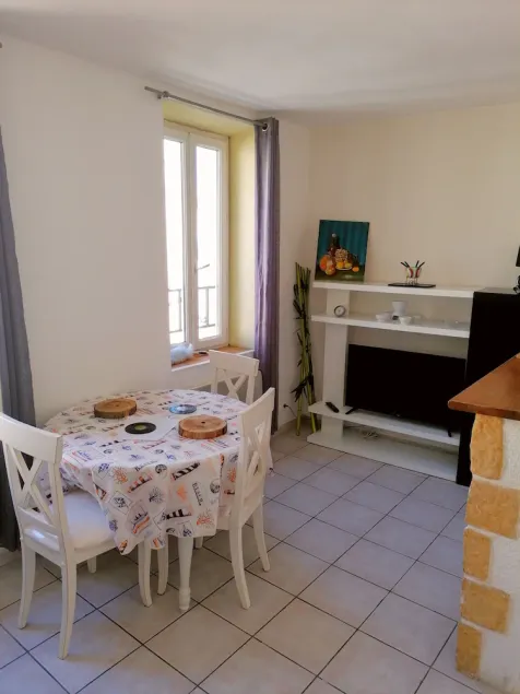 TO SEE Very good value for money for 2 bedrooms  - Image 1