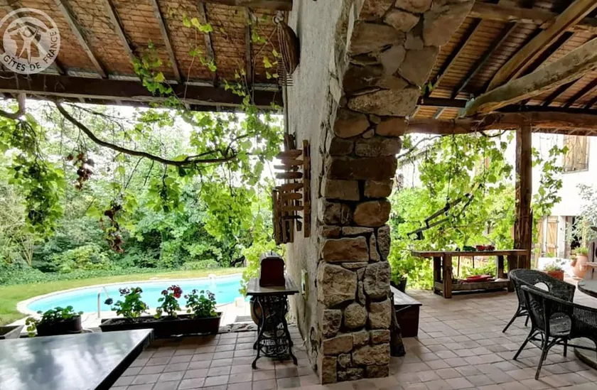 Rural Charm with Private Pool and Pets Allowed - Image 1
