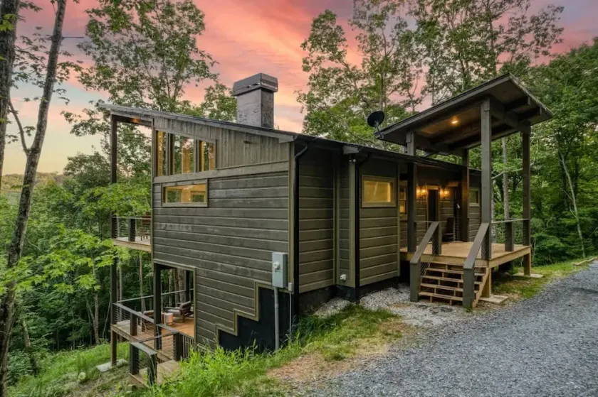Mountain Abode - Luxury Cabin with Hot Tub - Image 1