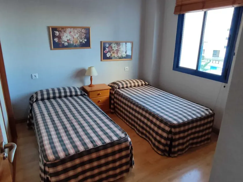 Apartment with sea views - Image 1