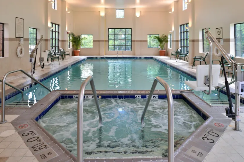 1 Bedroom | Free Breakfast. Indoor Pool & Hot Tub - Image 1