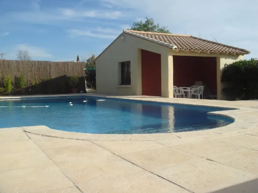 Sunny A/C apartment with terrace overlooking countryside and private pool - Image 1