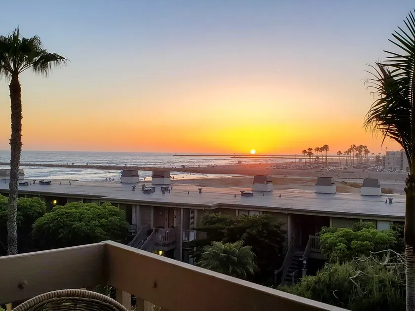 1 bdrm corner unit w/ Ocean & Harbor View *Steps From Beach* F201 North Coast Village - Image 1