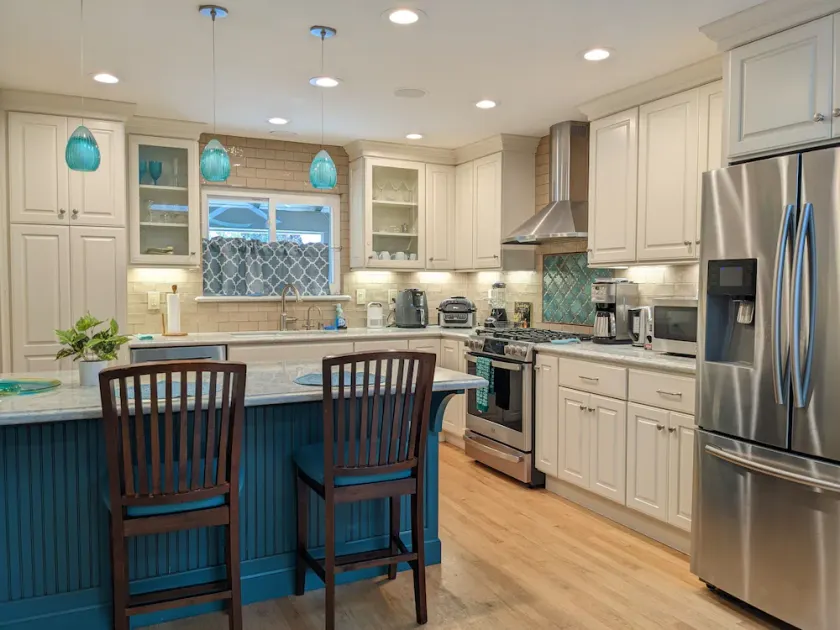 Family friendly spacious 5BR house with large backyard and kids playground - Image 1