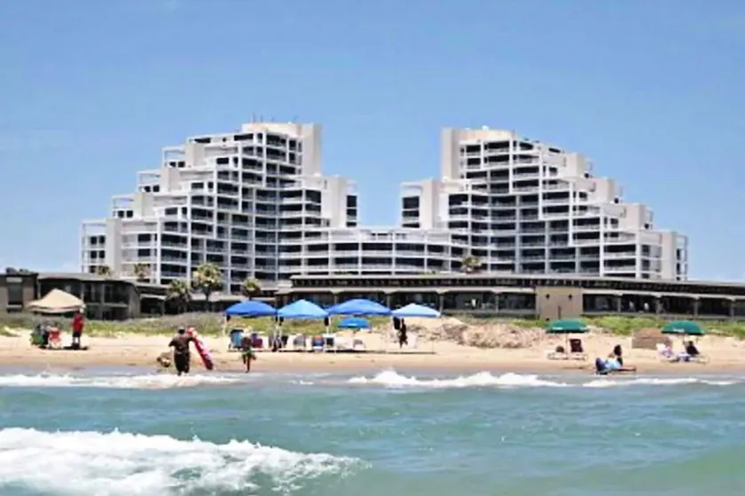 7ème étage moderne spacieux 2BR w / superbe vue sur la plage et la baie - Image 1