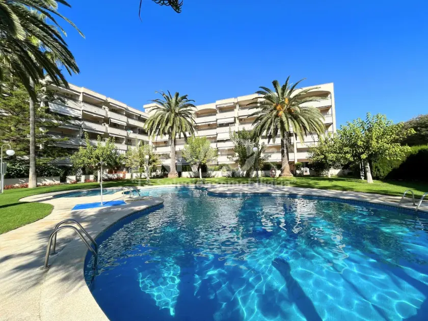 Regata green areas with swimming pools - Image 1