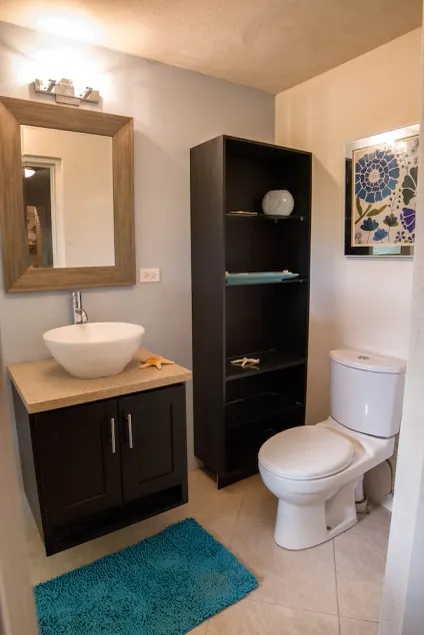 Cozy contemporary one bedroom apartment 5 min from the beach! - Image 1