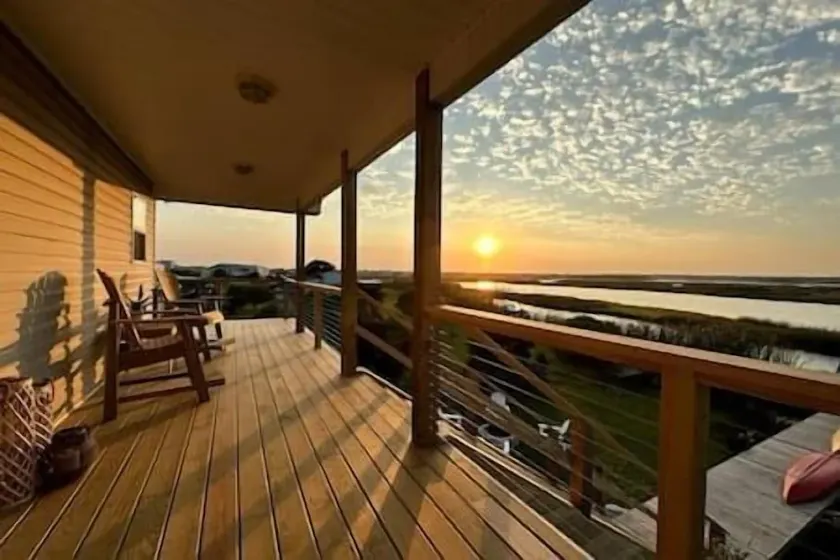 Sunset Sound Cottage - Image 1