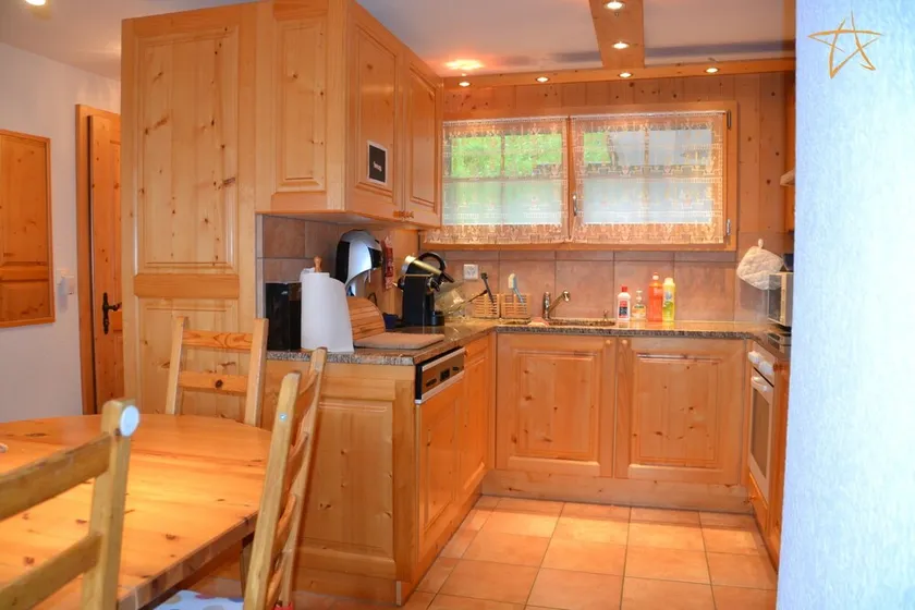 Outside : flat for 6 persons ground floor, 40sqm south-facing balcony -Inside : about 77 sqm, open k - Image 1
