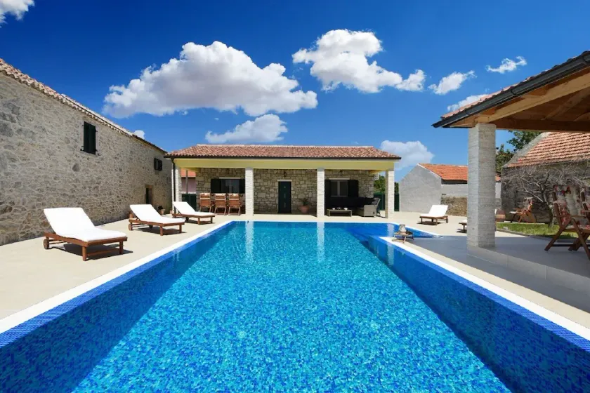 Beautiful Villa Petra with Summer Kitchen and Pool - Image 1