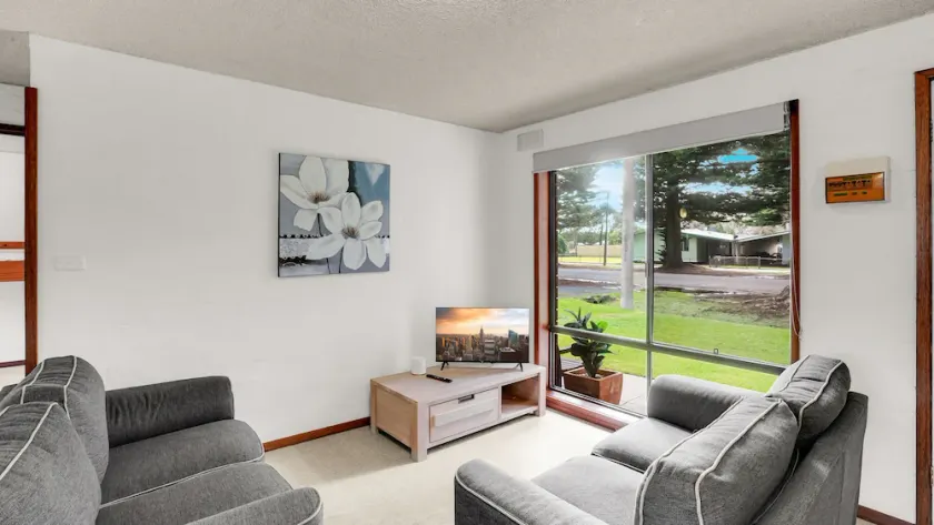Perfect for your beach holiday, you are only a stone's throw to the Port Fairy East Beach - Image 1