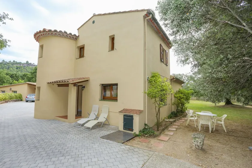 Tower House (2 Bedroom, 1.5 bathroom, Sleeps 6) - Image 1