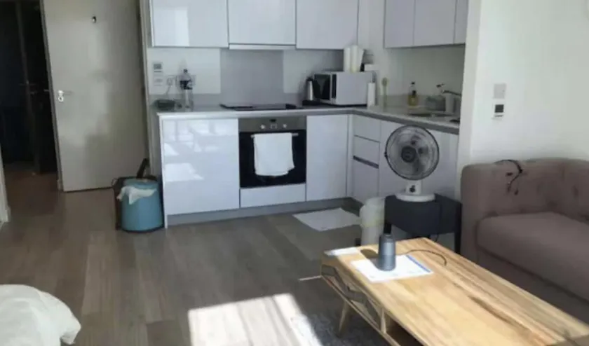 Optical Luxury Cozy Clean 20mins  to Central LondonStudio - Image 1