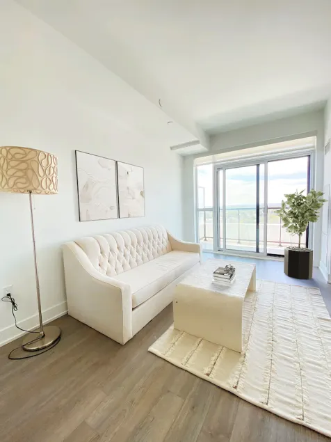 Luxurious 1 bedroom condominium - Image 1