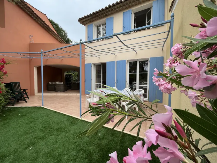 Villa, confort, classée 2*Tourisme, avec loggia, terrasse, piscine, climatisatio - Image 1