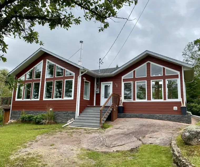Twin Peaks Retreat- Cozy all-season cottage at beautiful Big Whiteshell Lake! - Image 1