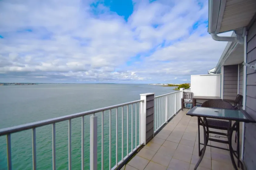 Harbour Island 402l 2 Bedroom Home by RedAwning - Image 1