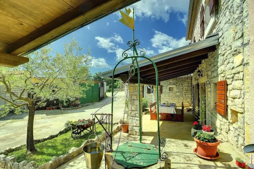 Rustic and modern stone finca with two parking spaces on the property and covered terrace - Image 1