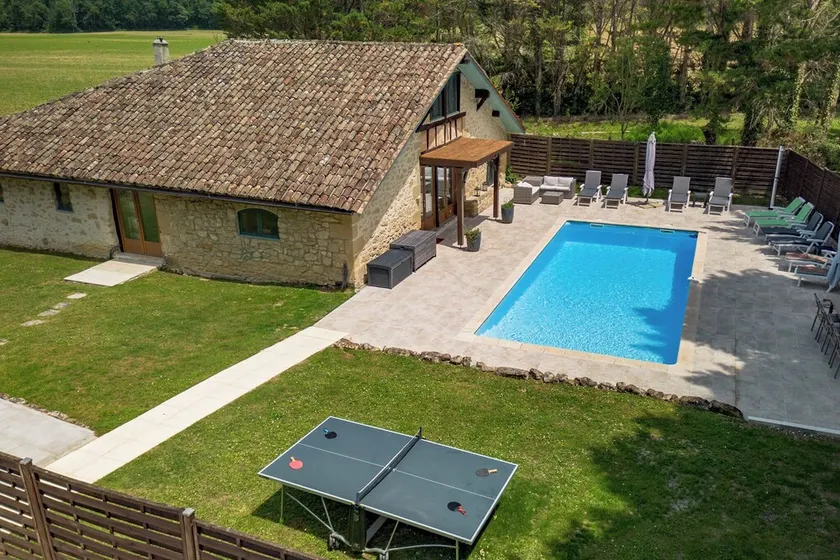Tranquil farmhouse property with private pool - Image 1