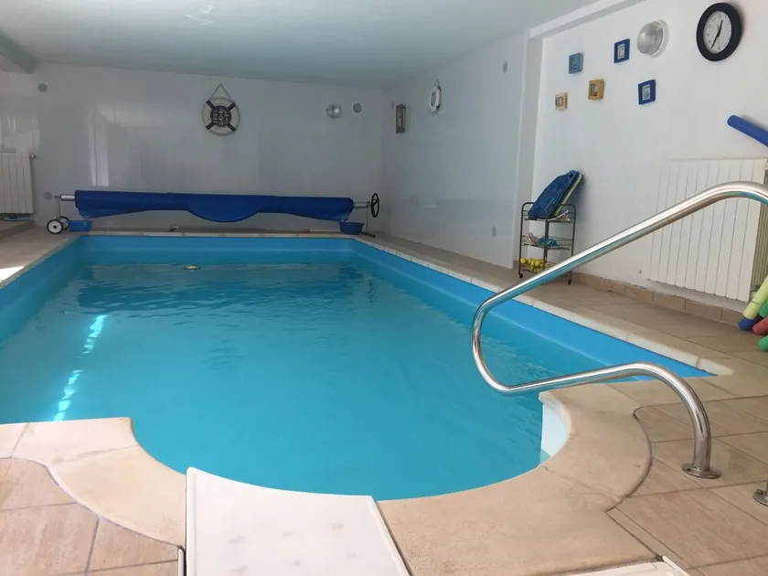 stille komforthus, havudsigt, terrasser og opvarmet indendørs pool - Image 1