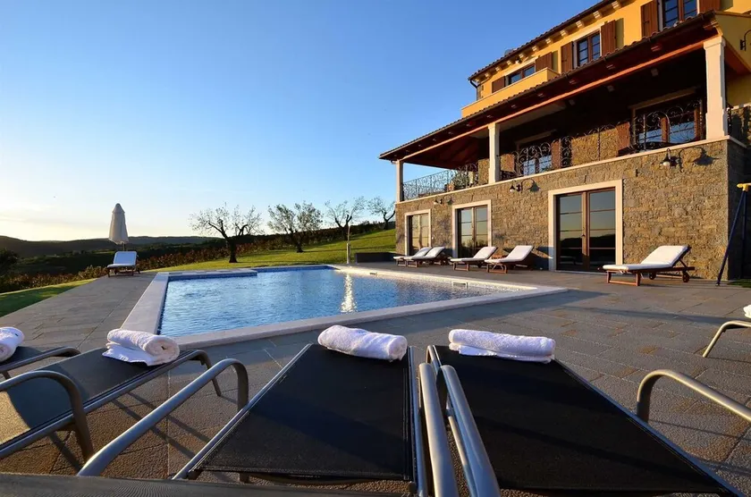Villa Master with Pool - Image 1