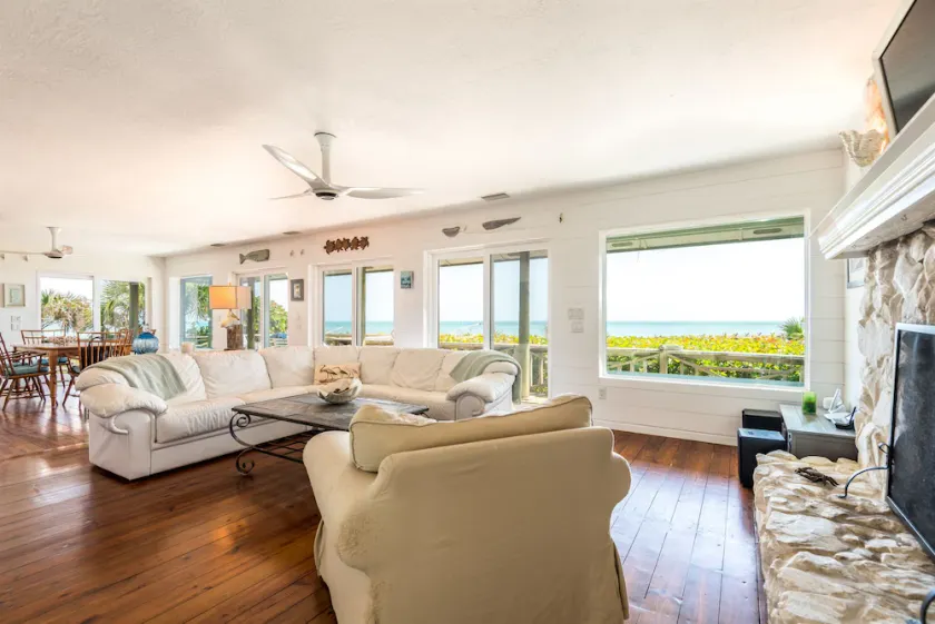 Gorgeous Beach Villa, with Private Access to Beach - Image 1