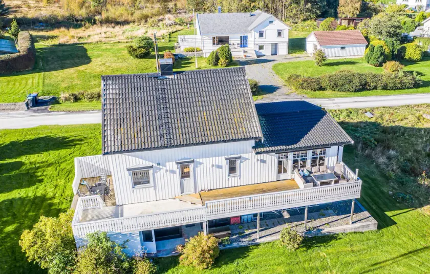 Preciosa casa en Fjørtoft con sauna. - Image 1