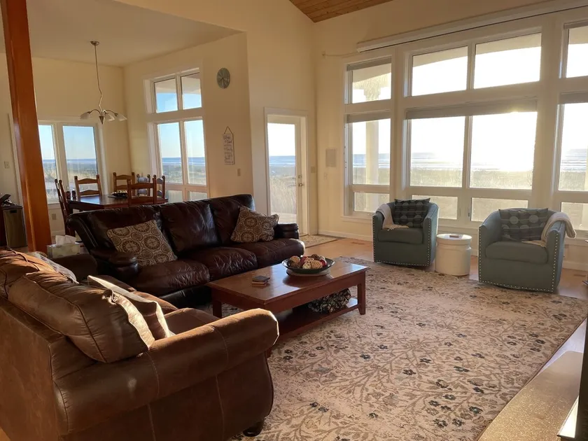 Oceanfront Living At Its Best, Exquisite and Modern Home  8 guests - Image 1