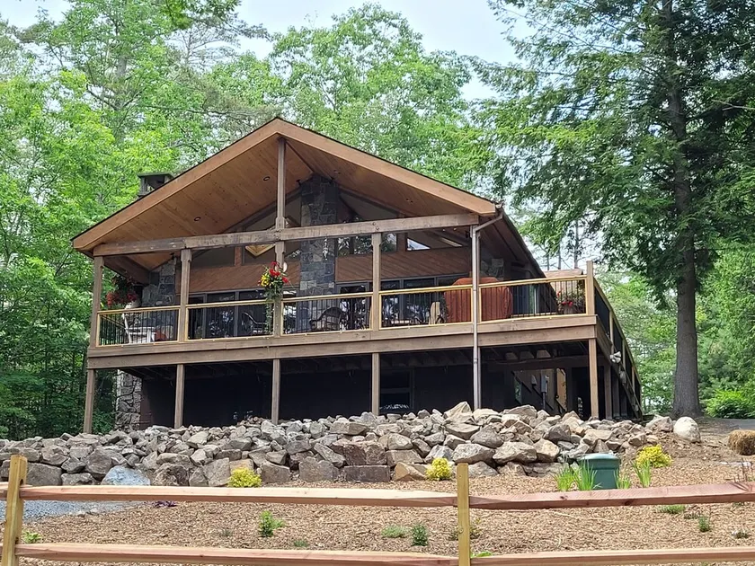 Beautiful Lake House on Schroon Lake with private beach and dock slip-4bed/4bath - Image 1