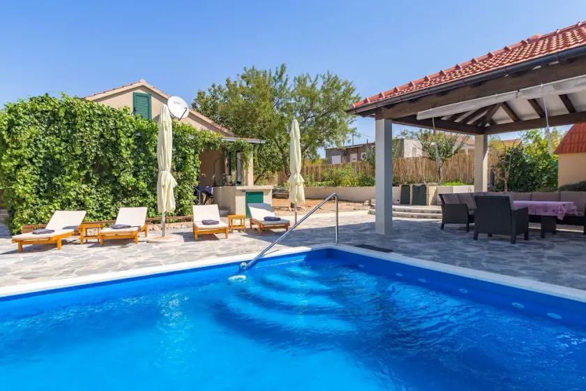 Casa familiar con piscina Dugobabe, Zagora (K-12617) - Image 1