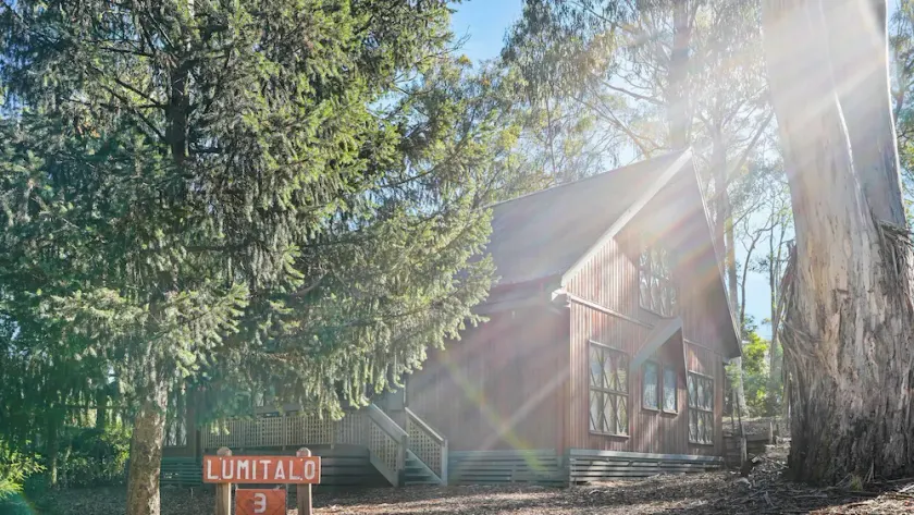 Lumi Talo - Retro quintessential two-story cedar lodge - Image 1