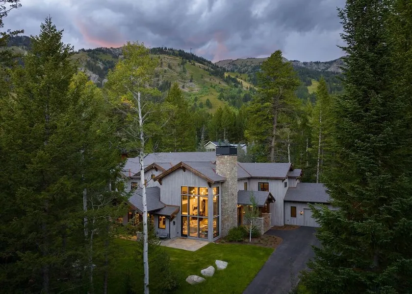 Private Hot Tub plus Pool and Fitness Center Access at Teton Mountain Lodge - Image 1