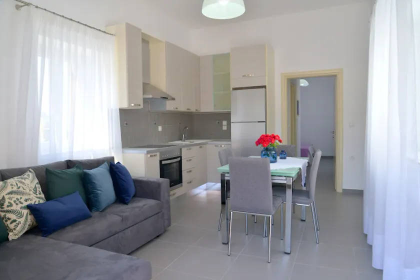 Apartment in Zefiria - Image 1