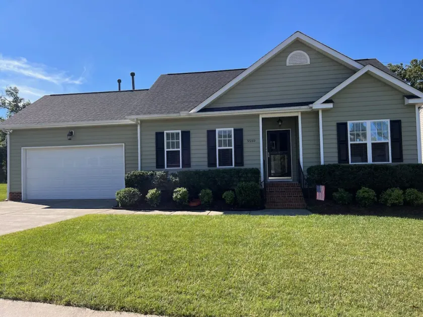 Cozy home near RDU, RTP, Angus Barn & downtown! Pet Friendly! Level-2 EV Charger - Image 1