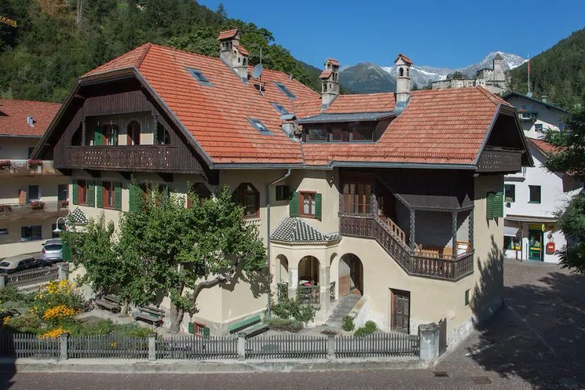FRENES - Apartment in der denkmalgeschützten Dorfvilla - Image 1