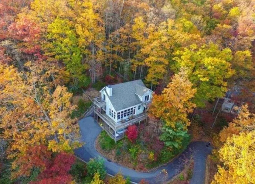 MonTreat Yourself | Luxurious Mountain Escape with Hot Tub and Game Room - Image 1