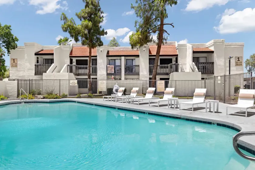 Landing Incredible 1BD in Maryvale Village - Image 1