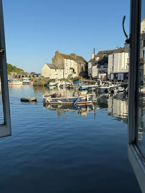 Stunning Views of Polperro Harbour from this Waterfront Cottage. Free Parking. - Image 1