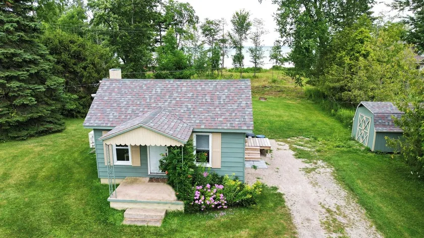 Lake Huron Front Cottage - Image 1