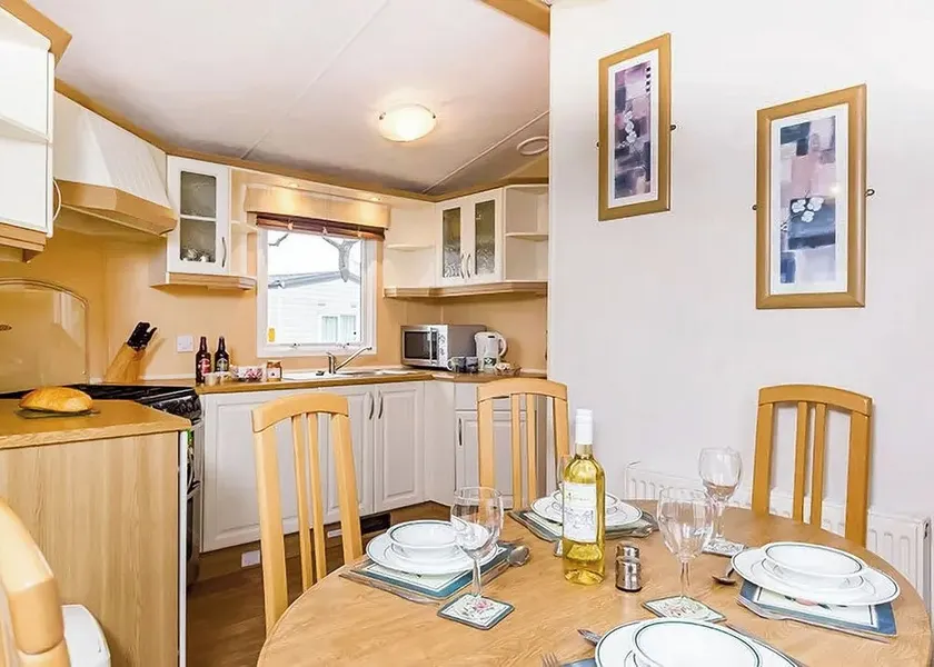 3 bedroom accommodation in Newbridge, Nr Yarmouth - Image 1