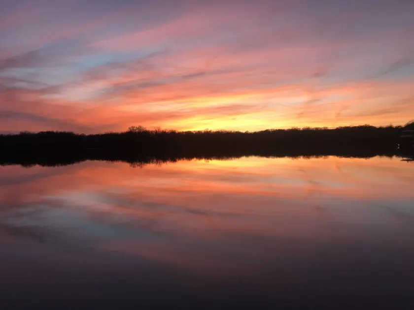 FLOATING Apartment. Enchanting Lake Views, Sunsets, FUN - Image 1