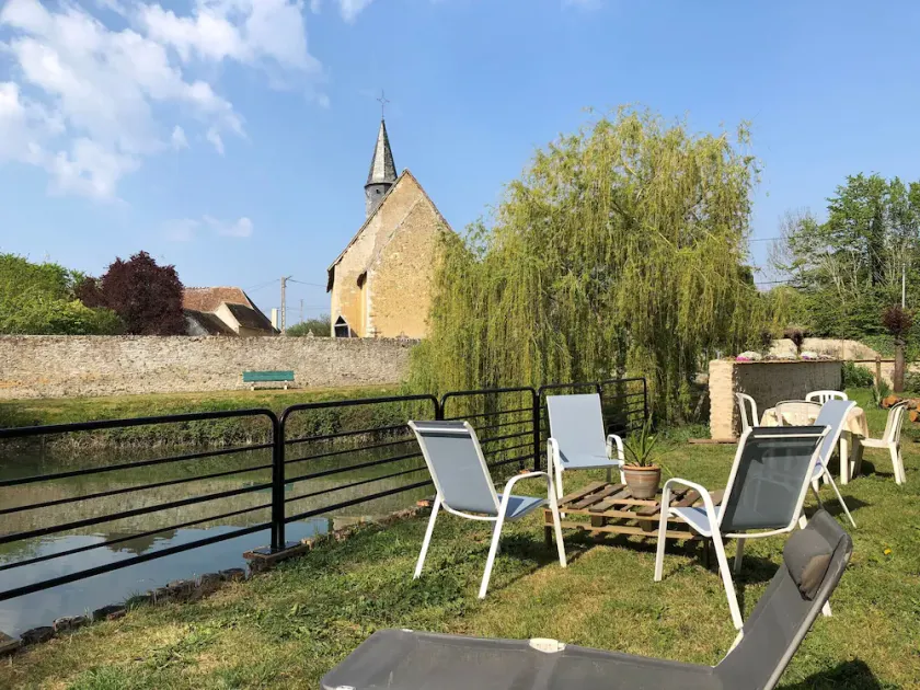 Cottage by Orne River with garden and fishing, Pets allowed - Image 1