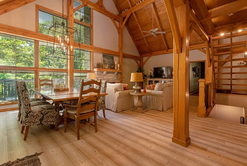 Luxury 6BR Waterfront Home on Lake of Egypt - Image 1