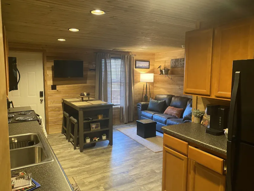 Grand Rivers, KY - Unit A - Cozy getaway with Cabin Charm near KY & Barkley Lake - Image 1