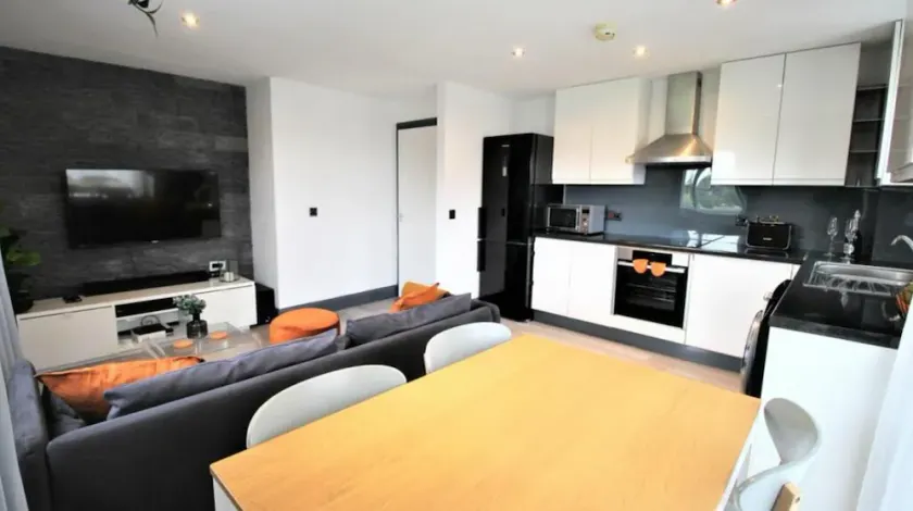 Rugby - Apartment - Sleeps 4 - Parking - Image 1