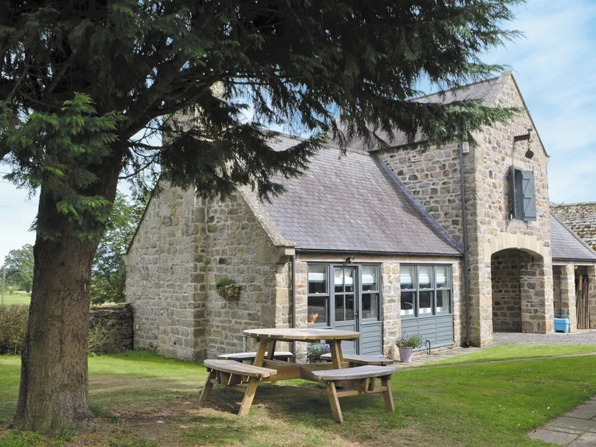 Cosy accommodation with wood burning stove in the grounds of Bitchfield Tower. - Image 1